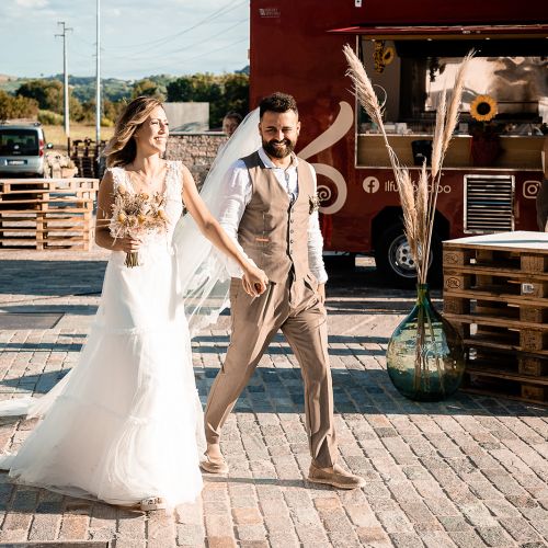 Sabrina e Mirko, unconventional wedding tra i food truck - 